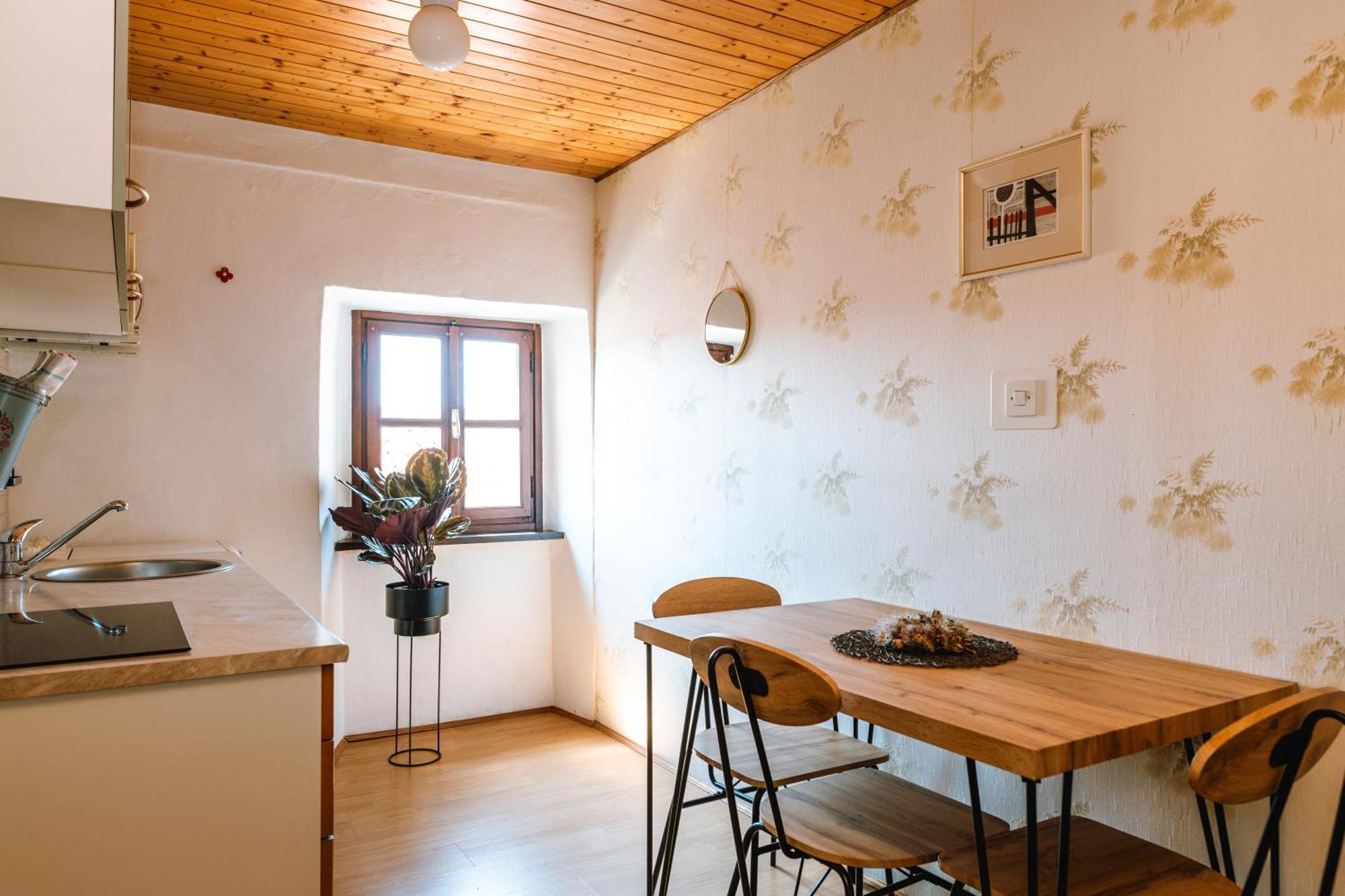 Apartment Valetovi Stanjel Exterior photo