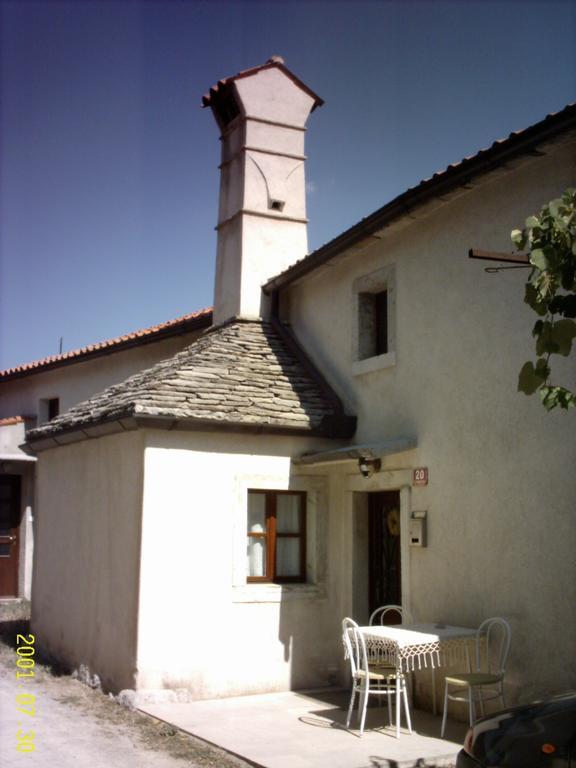 Apartment Valetovi Stanjel Exterior photo